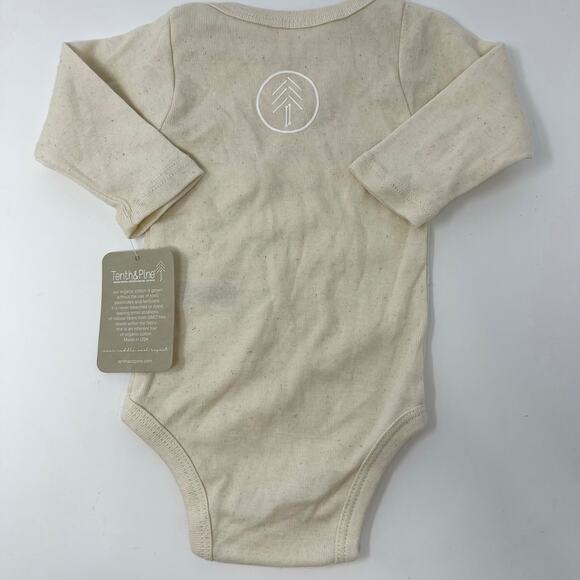 Tenth & Pine Santa's Favorite Elf Christmas Cream Red Baby Onesie 0-3 Months - Picture 6 of 6